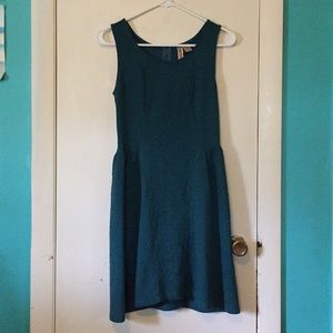 Eyeshadow blue-green dress.